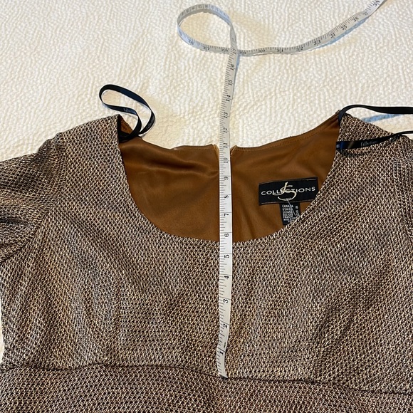 Beautiful Metallic Brown Knitted fully lined gown with scalloped edges. - Picture 5 of 12